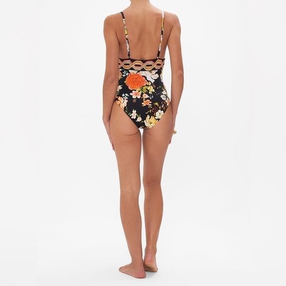 Camilla High Tri One Piece With Front Trim Swimsuit Size 6 - Picture 2 of 14